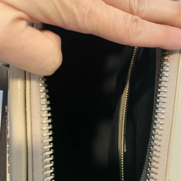 🌟SOLD🌟 Gorgeous EUC MEDIUM ANTIGONA in NUDE! - Picture 14 of 15